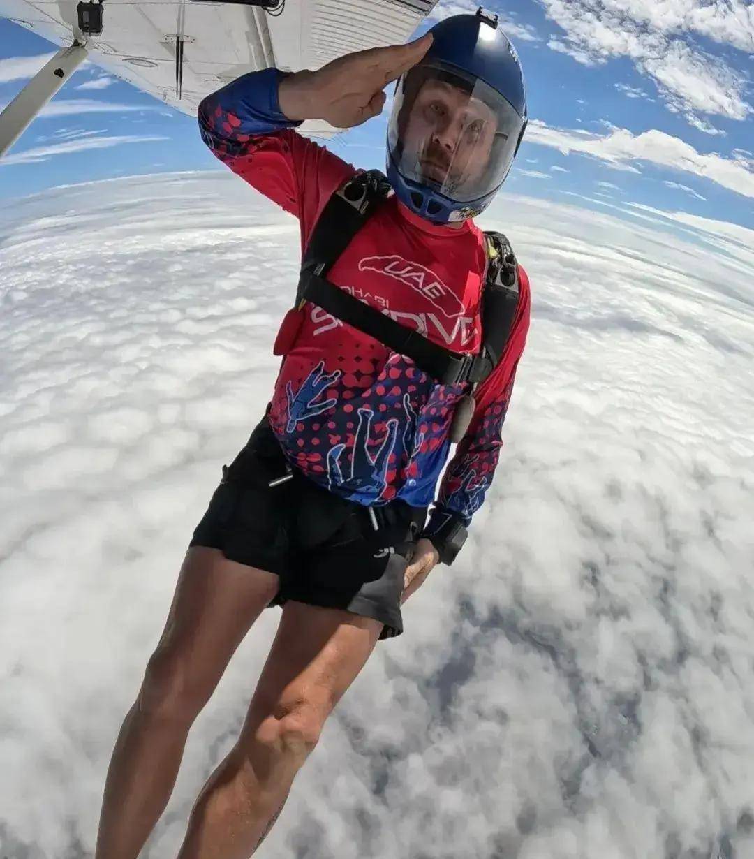 A skydiver (a skydiver was training in low altitude diving and he left)